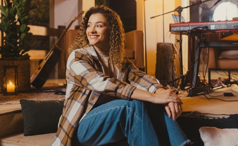 Após vencer ansiedade, Sarah Lanza lança o álbum “Descanso”