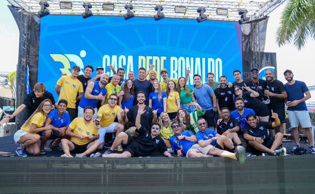 Casa Rede Ronaldo em Miami atrai milhares de pessoas em dias de jogos