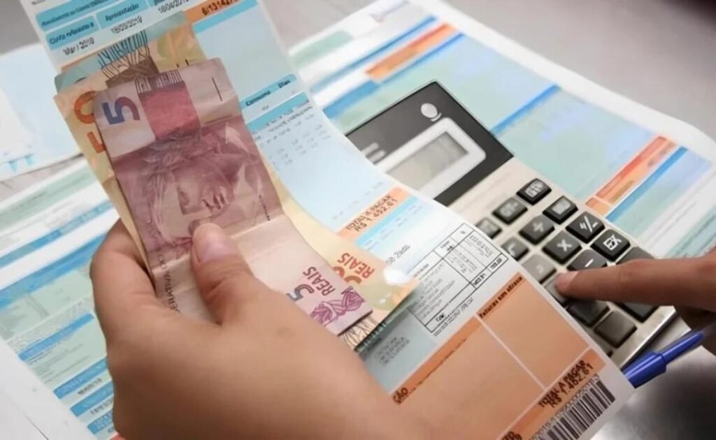 Empresa cearense aposta em energia por assinatura para reduzir valor da conta de luz